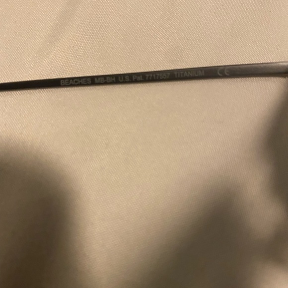 Maui Jim Beaches titanium frame. Exclusive Maui Invitational case. - Picture 7 of 10